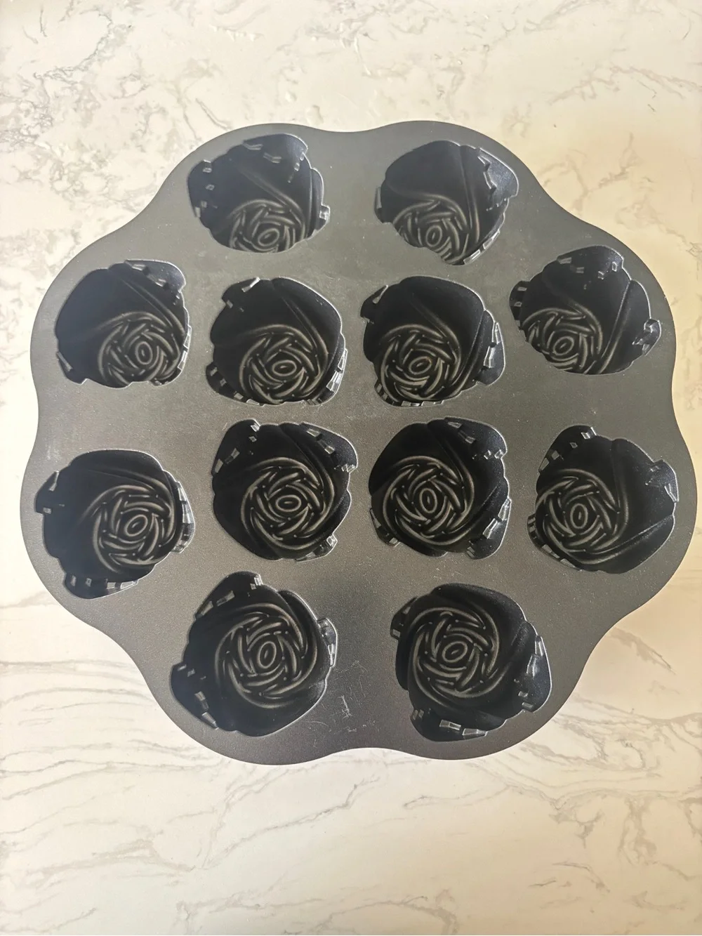 Williams Sonoma Sweetheart Rose Pan by Nordic Ware, NWT